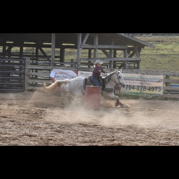 Meet your Posher, Brooke - Picture 1 of 1